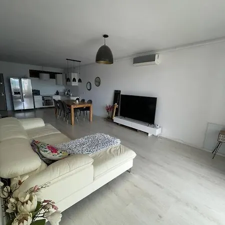 Apartment Cozy Modern In The Heart Of Nature, Outdoor Terrace, Free Parking *
