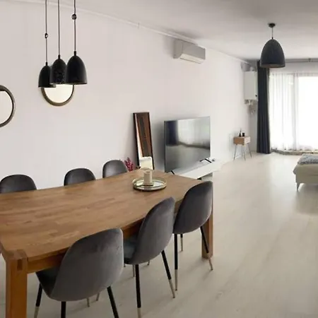 Cozy Modern In The Heart Of Nature, Outdoor Terrace, Free Parking Apartment *